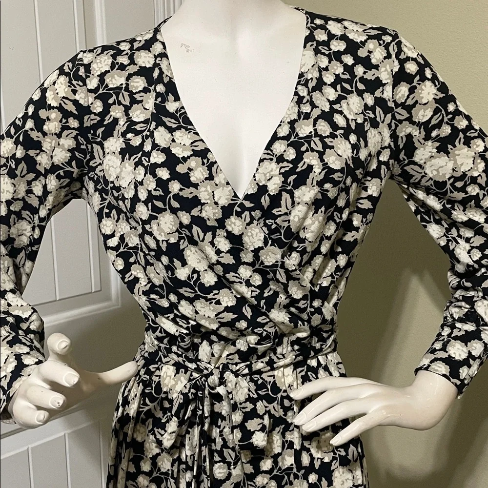 H&M Black and Cream Floral Midi Dress with crèpe wrap, Preowned - Picture 4 of 6